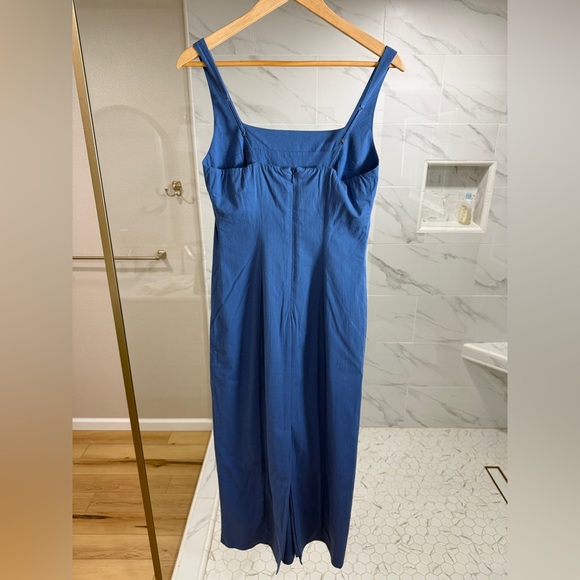 Elegant Blue Sleeveless Dress - Picture 3 of 7